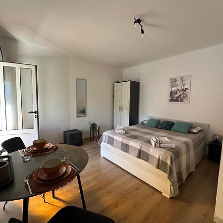 Studio Apartment Coce Трогир Екстериор снимка