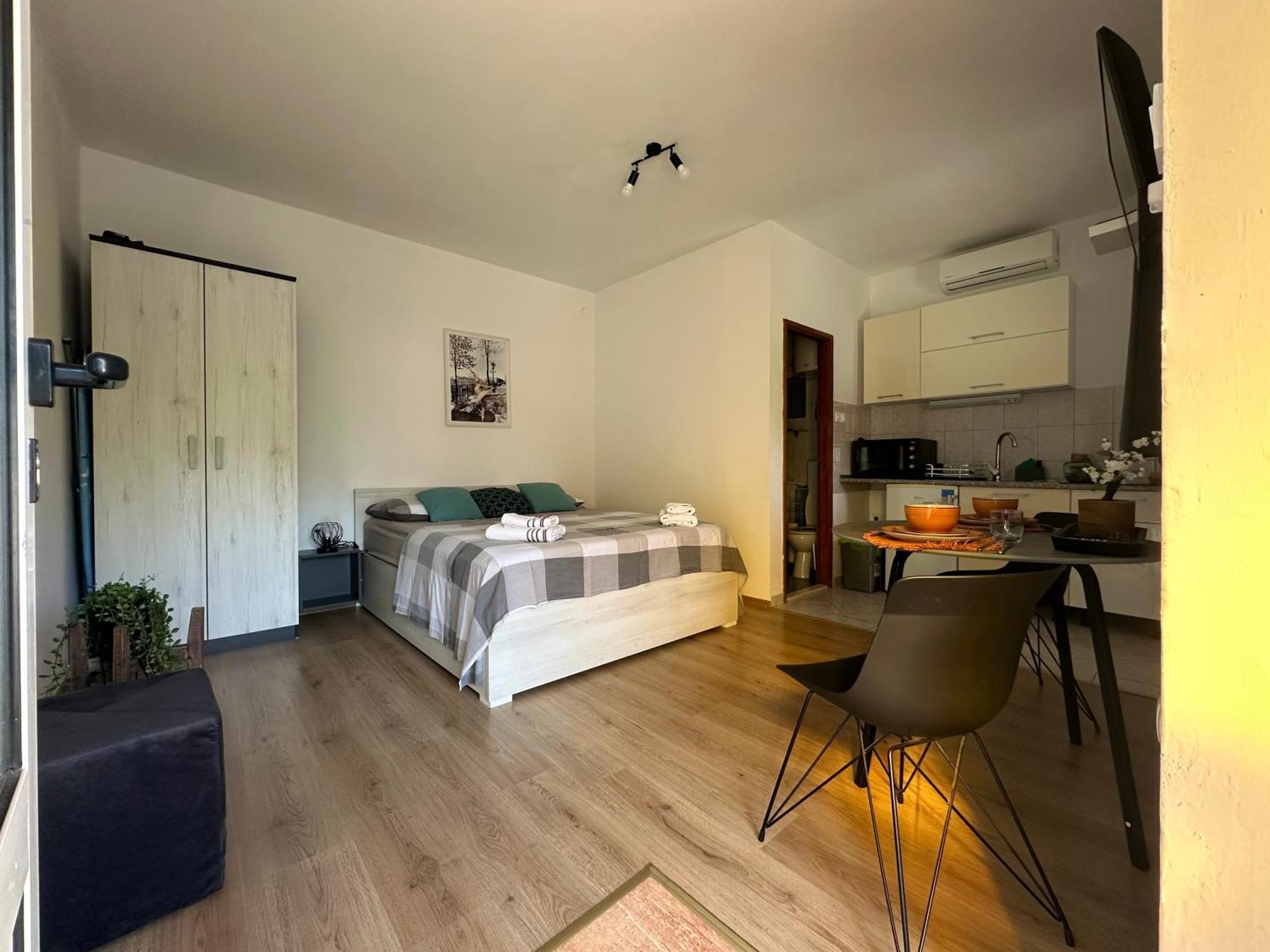 Studio Apartment Coce Трогир Екстериор снимка
