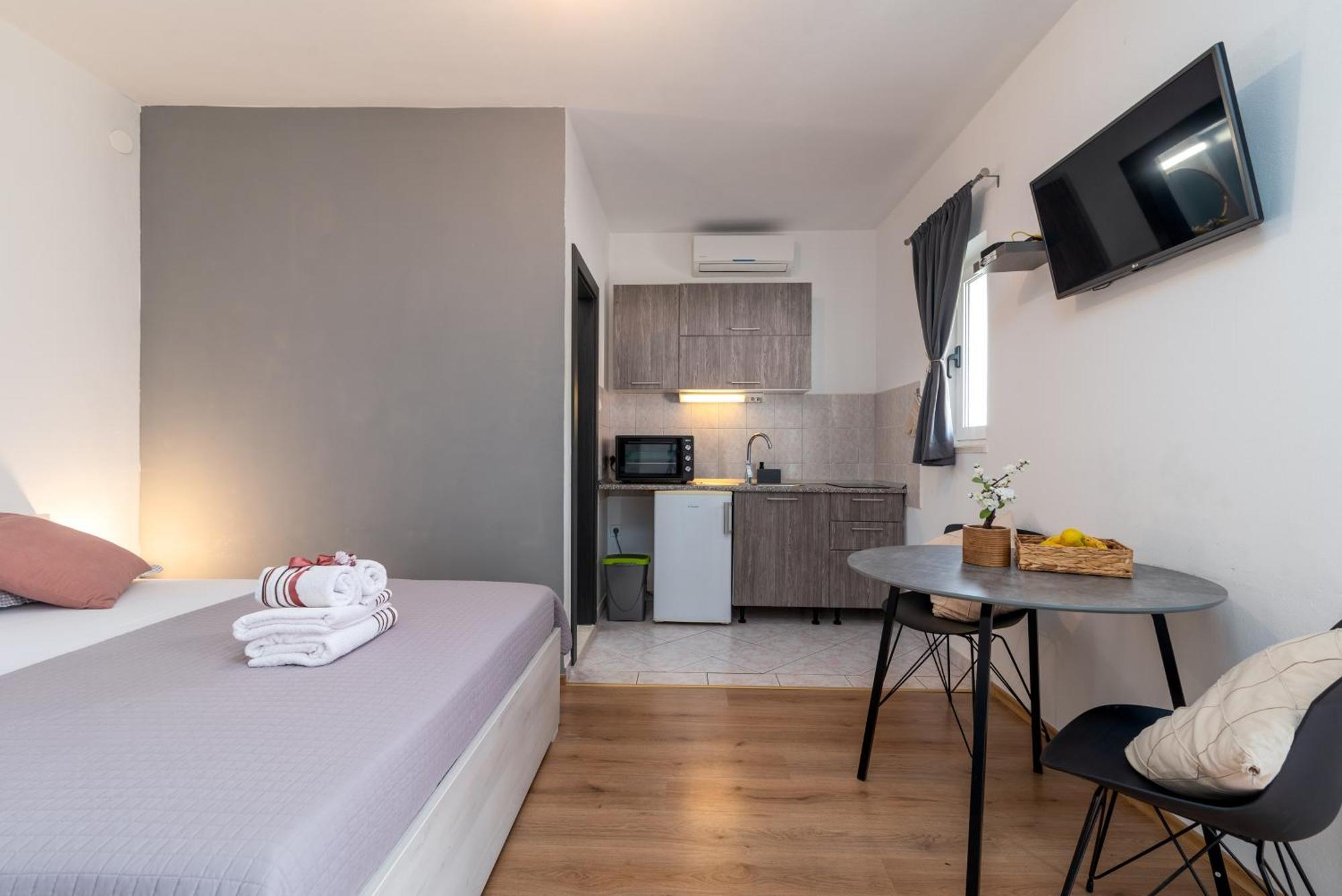 Studio Apartment Coce Трогир Екстериор снимка