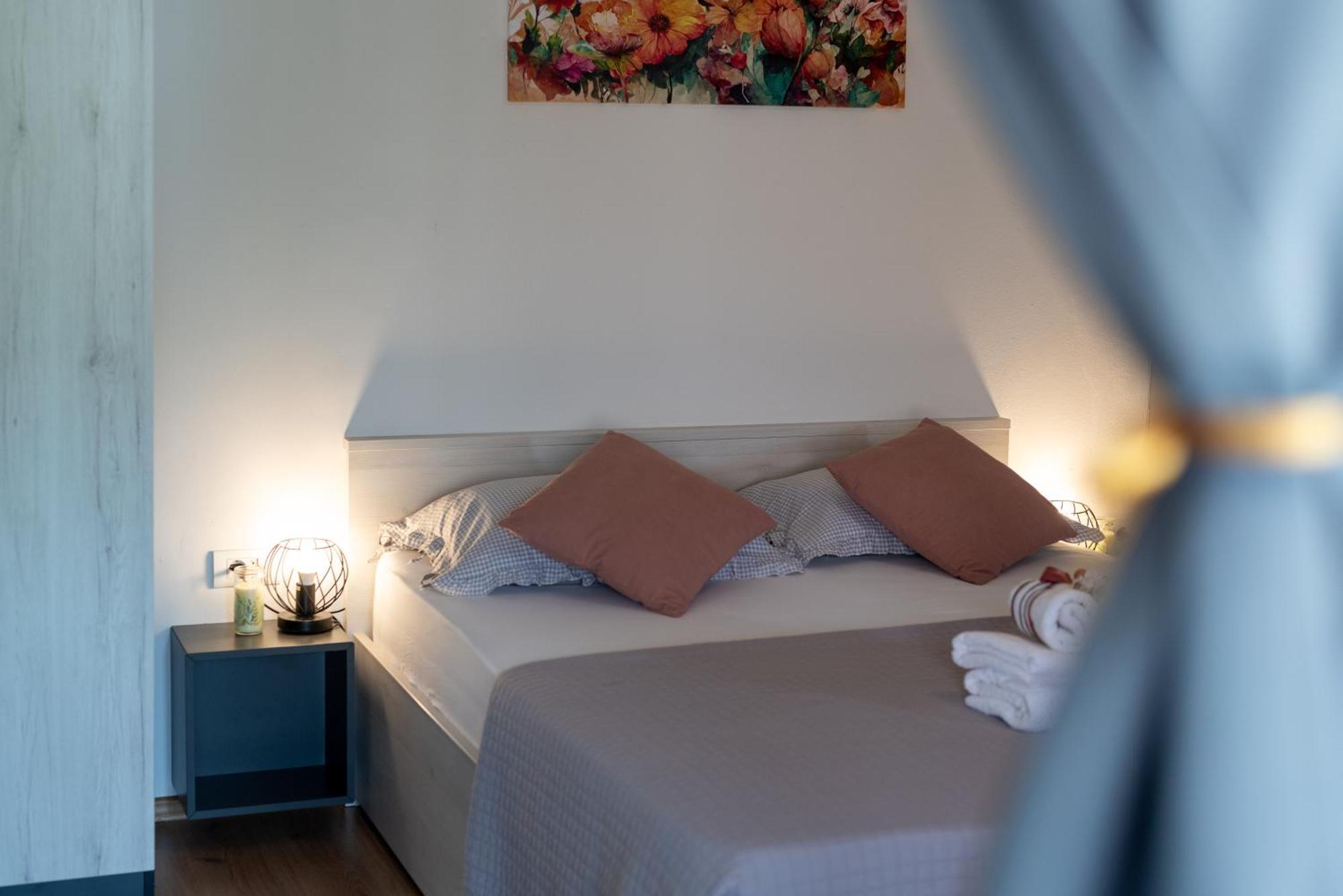 Studio Apartment Coce Трогир Екстериор снимка
