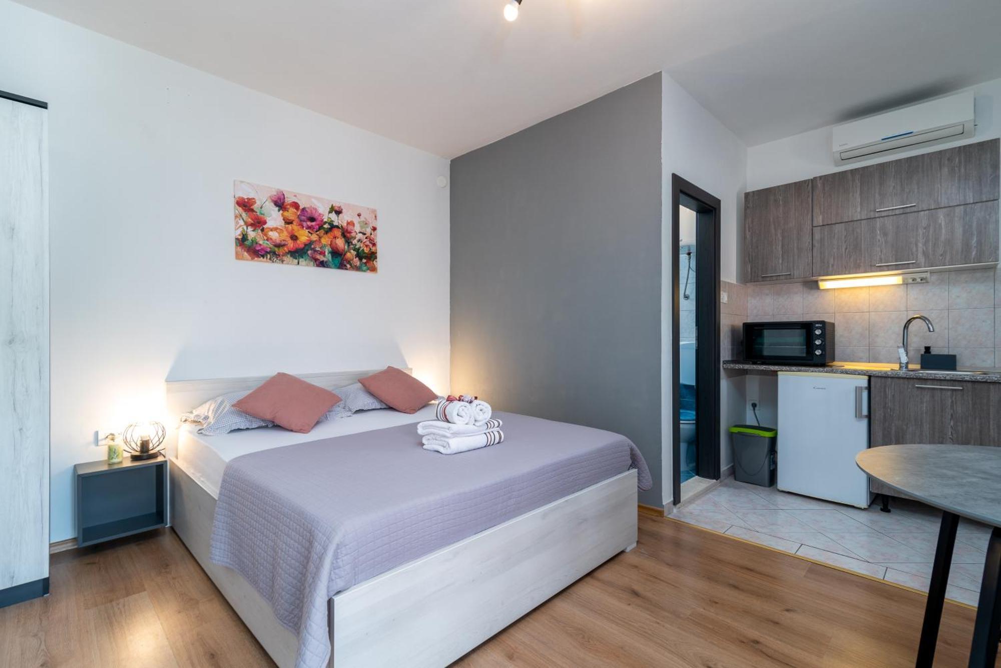 Studio Apartment Coce Трогир Екстериор снимка