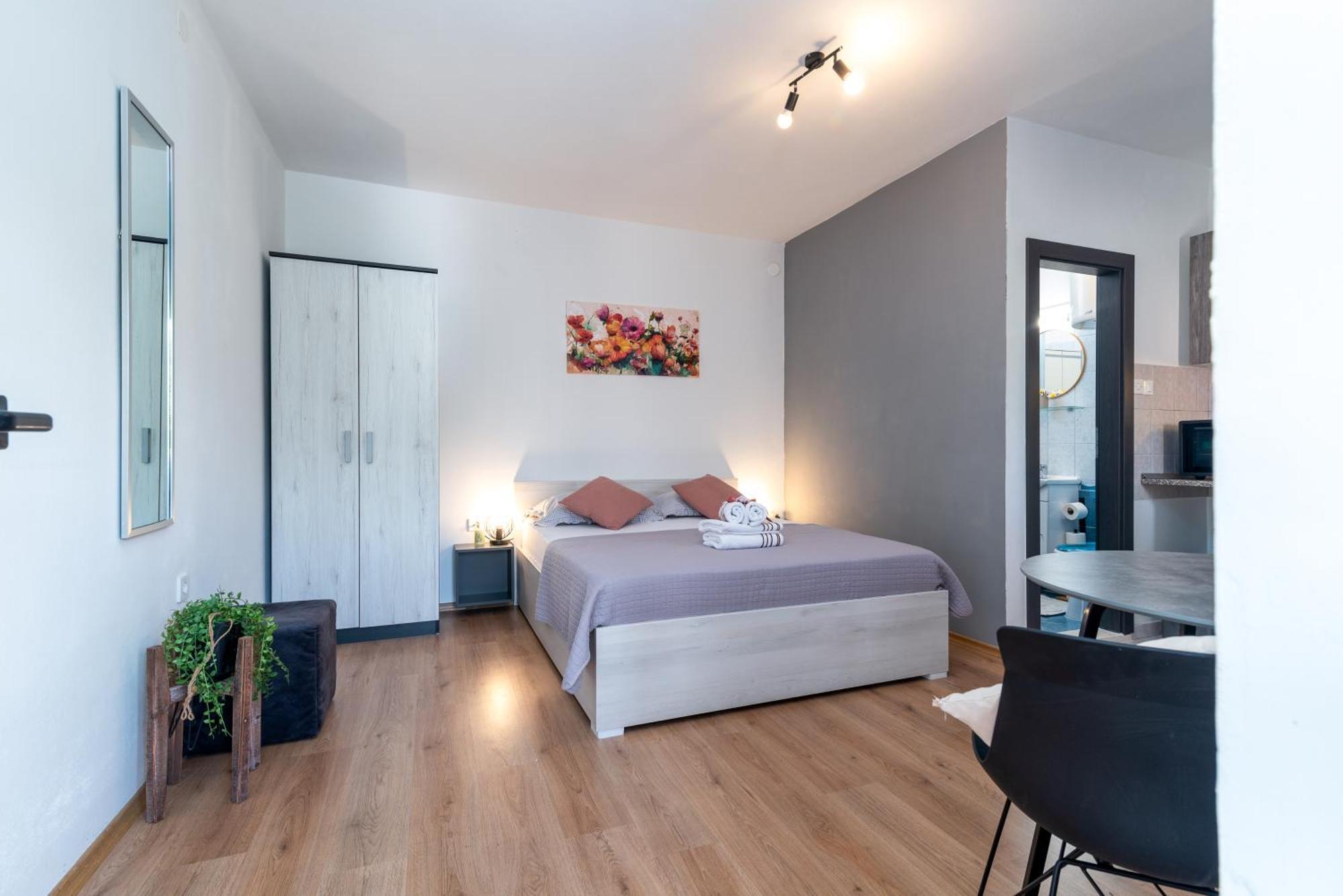 Studio Apartment Coce Трогир Екстериор снимка