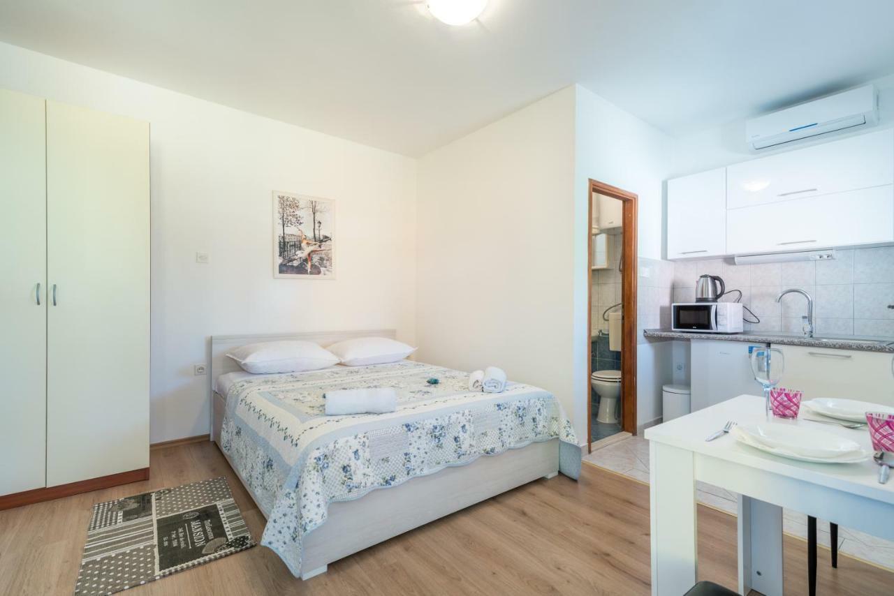 Studio Apartment Coce Трогир Екстериор снимка