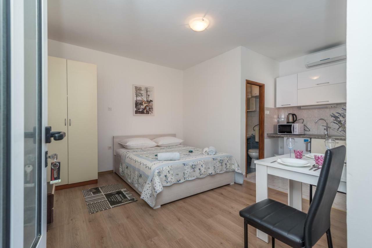 Studio Apartment Coce Трогир Екстериор снимка