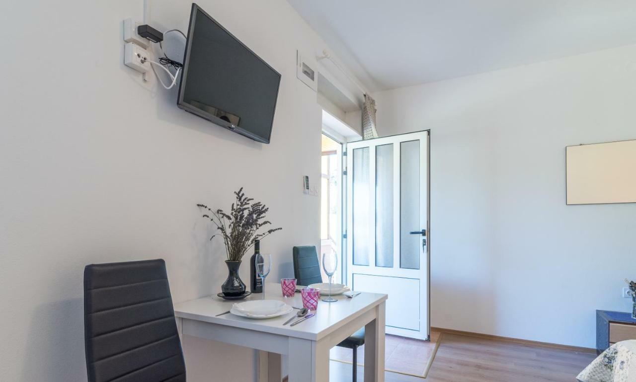 Studio Apartment Coce Трогир Екстериор снимка